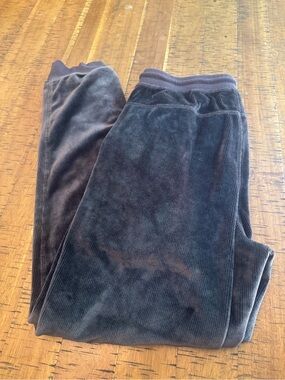 Daniel Buchler Medium Velour Hairline
Pajama Lounge Cuffed Jogger
Pant Grey